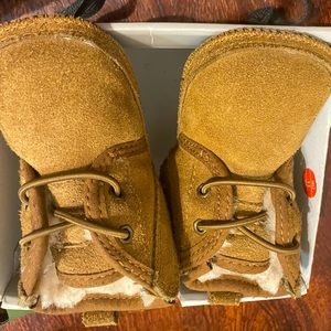 Ugg’s boots size 2/3 tan